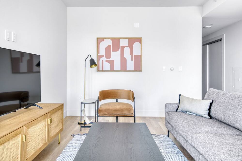 Photo of Livingroom in Downtown Oakland