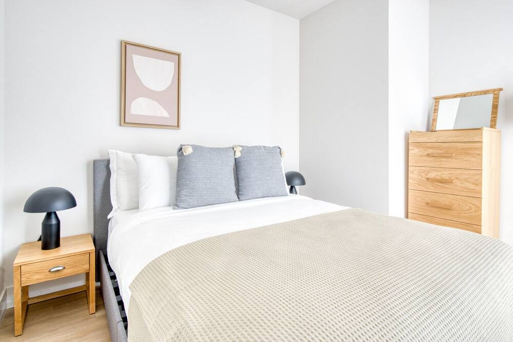 Photo of Bedroom in Downtown Oakland
