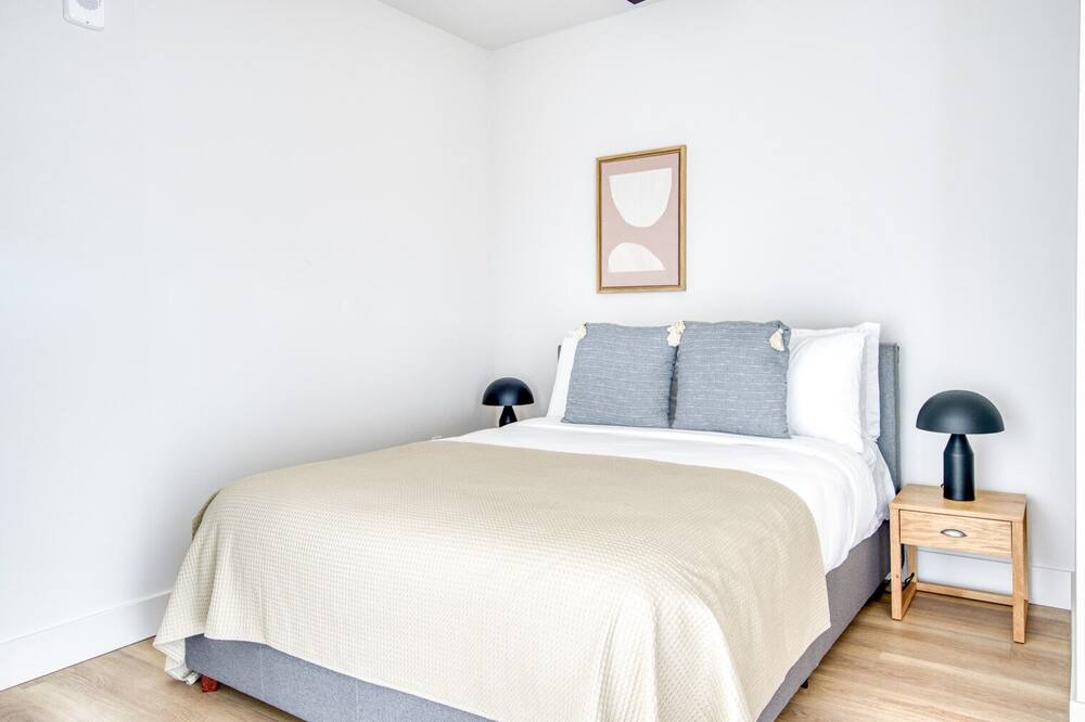 Photo of Bedroom in Downtown Oakland