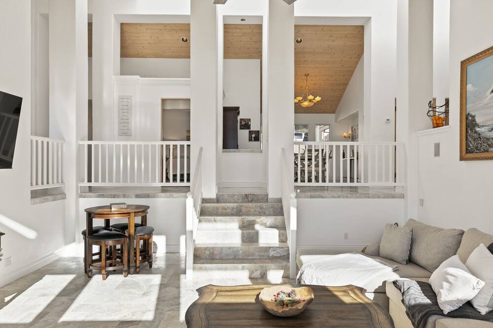 Photo of Livingroom in Carmel Valley
