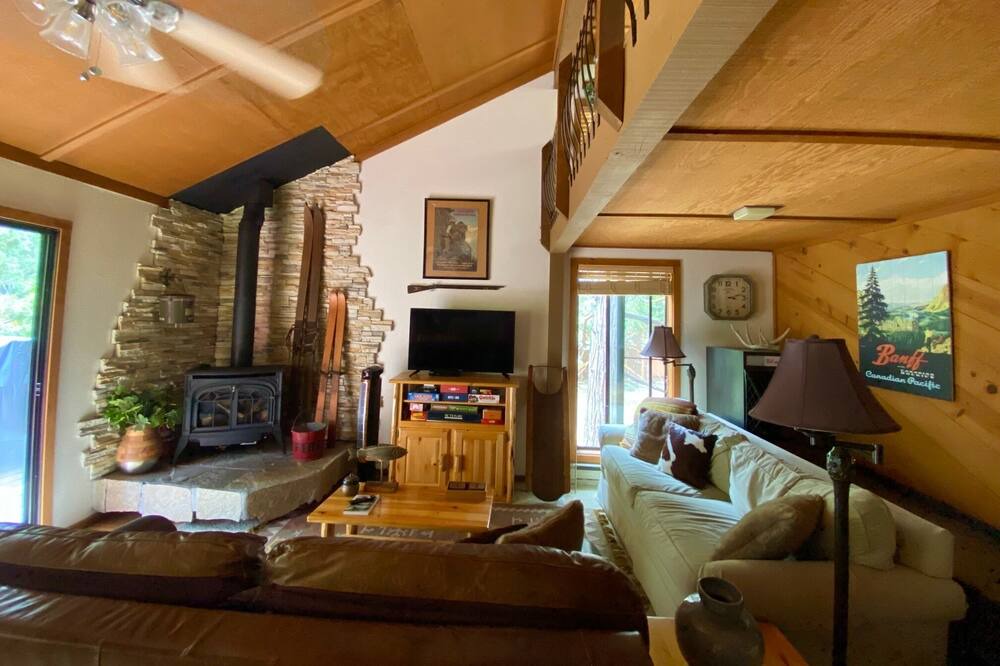 Photo of Livingroom in Shaver Lake