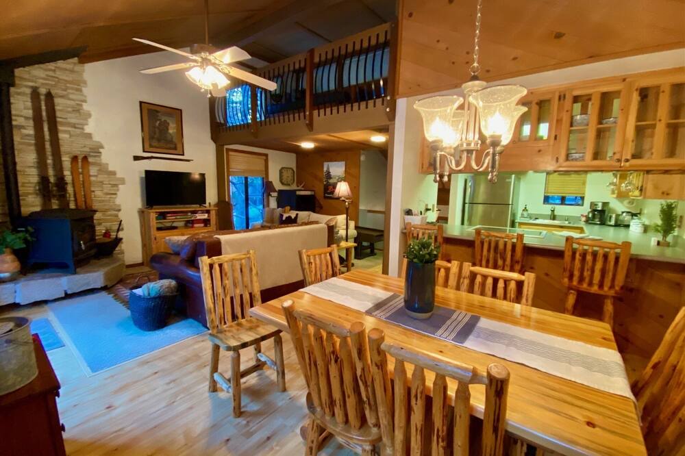 Photo of Livingroom in Shaver Lake