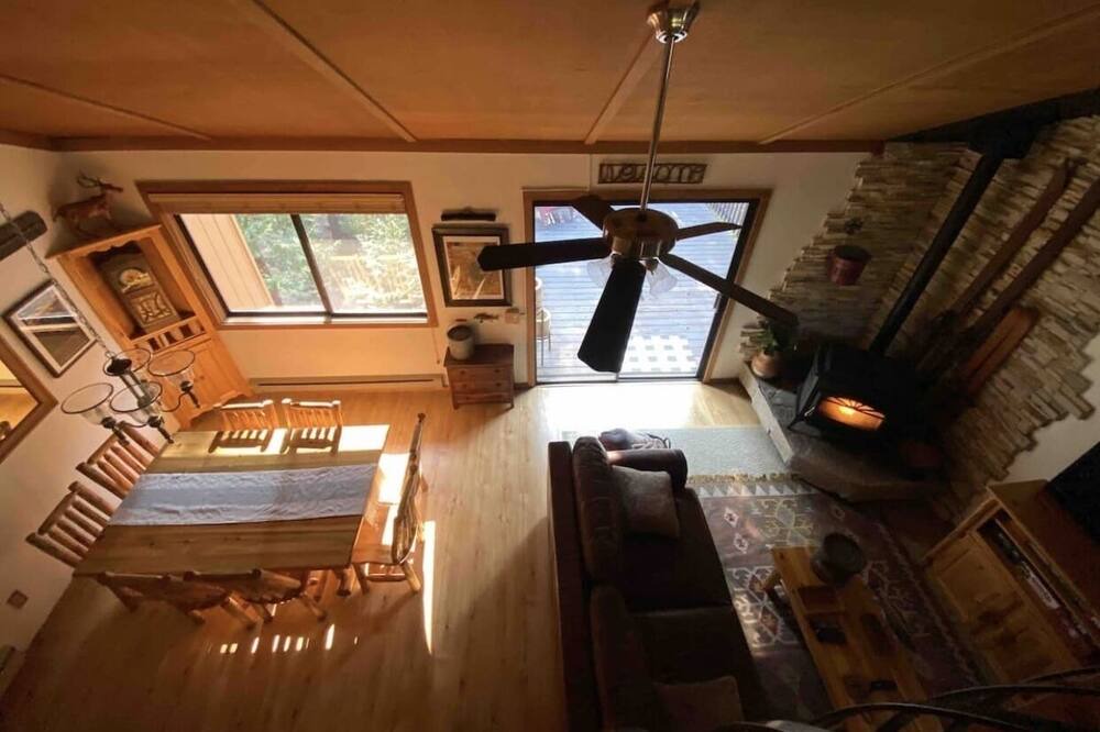 Photo of Livingroom in Shaver Lake