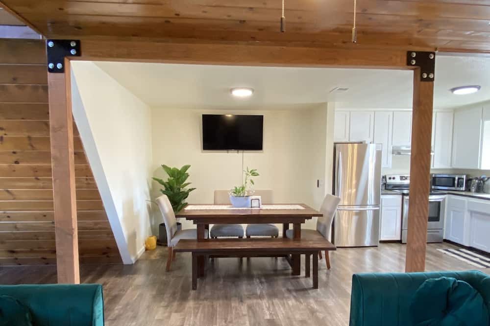 Photo of Livingroom in Exeter
