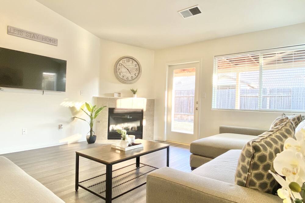 Photo of Livingroom in Rosedale