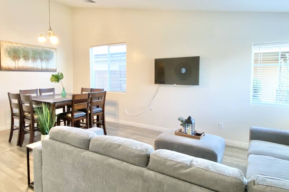 Photo of Livingroom in Rosedale