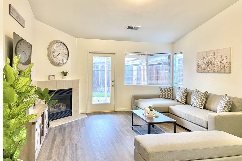 Photo of Livingroom in Rosedale