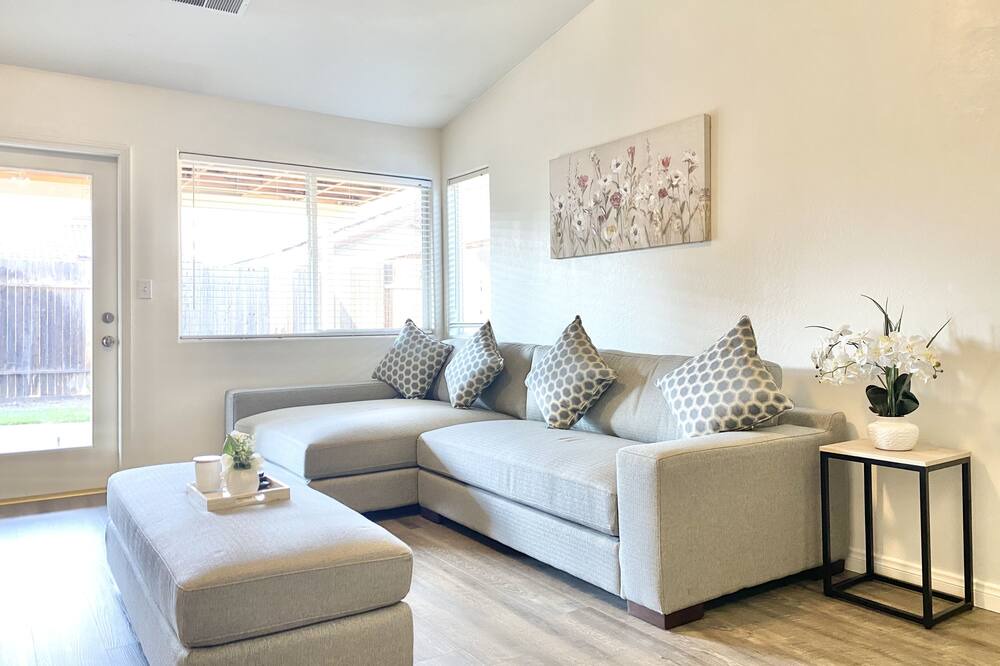 Photo of Livingroom in Rosedale