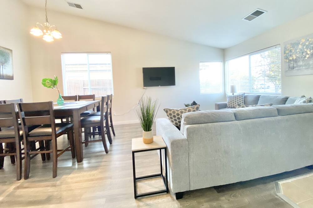 Photo of Livingroom in Rosedale