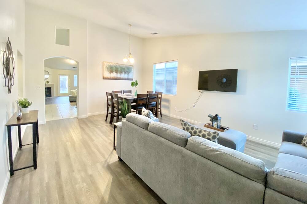 Photo of Livingroom in Rosedale