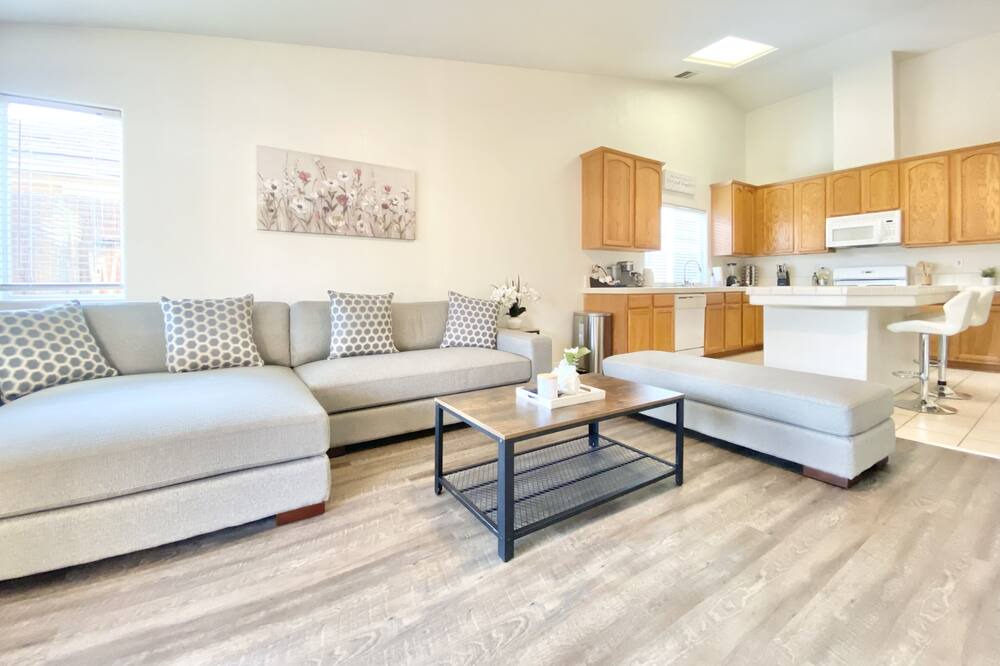 Photo of Livingroom in Rosedale