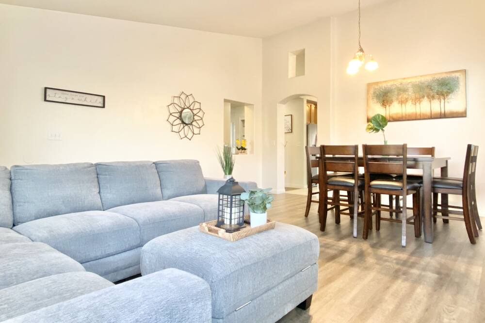 Photo of Livingroom in Rosedale