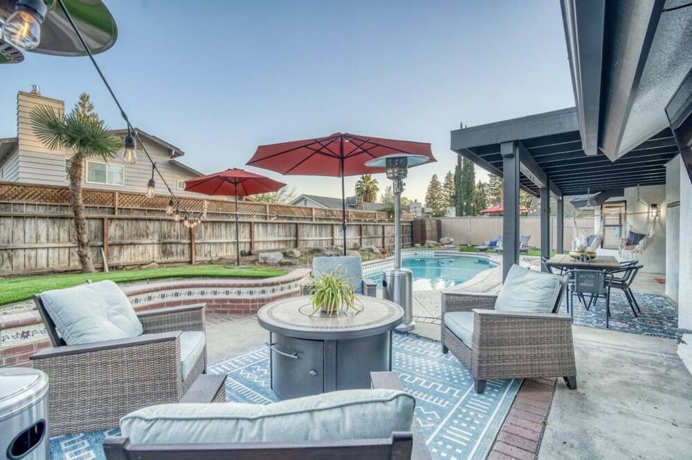 Photo of Outdoor in Raisin