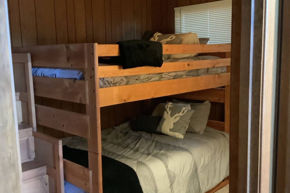 Photo of Bedroom in Groveland