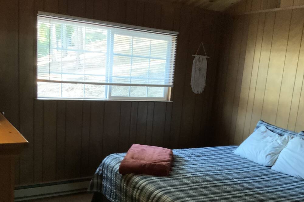 Photo of Bedroom in Groveland