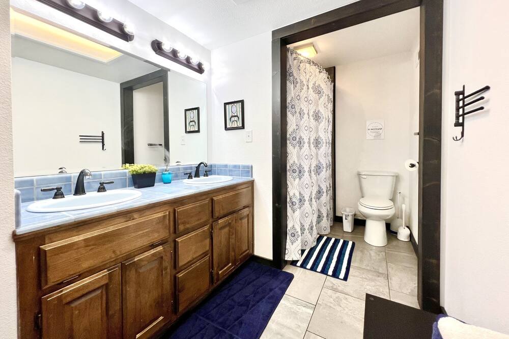 Photo of Bathroom in Mariposa