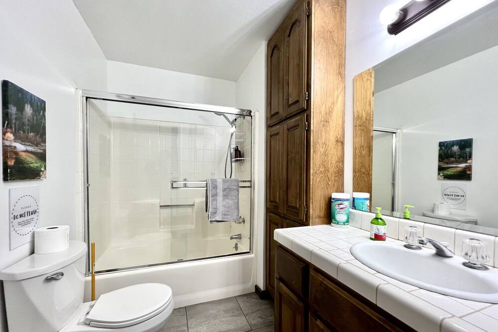 Photo of Bathroom in Mariposa