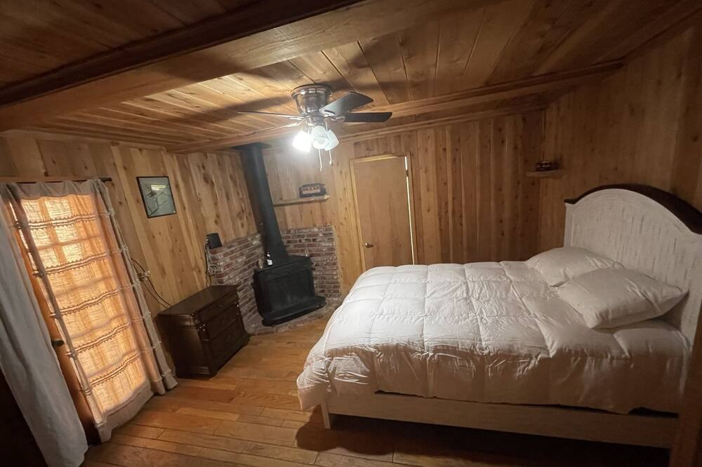 Photo of Bedroom in Bodfish