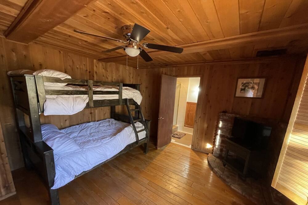 Photo of Bedroom in Bodfish