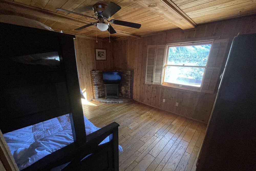 Photo of Bedroom in Bodfish