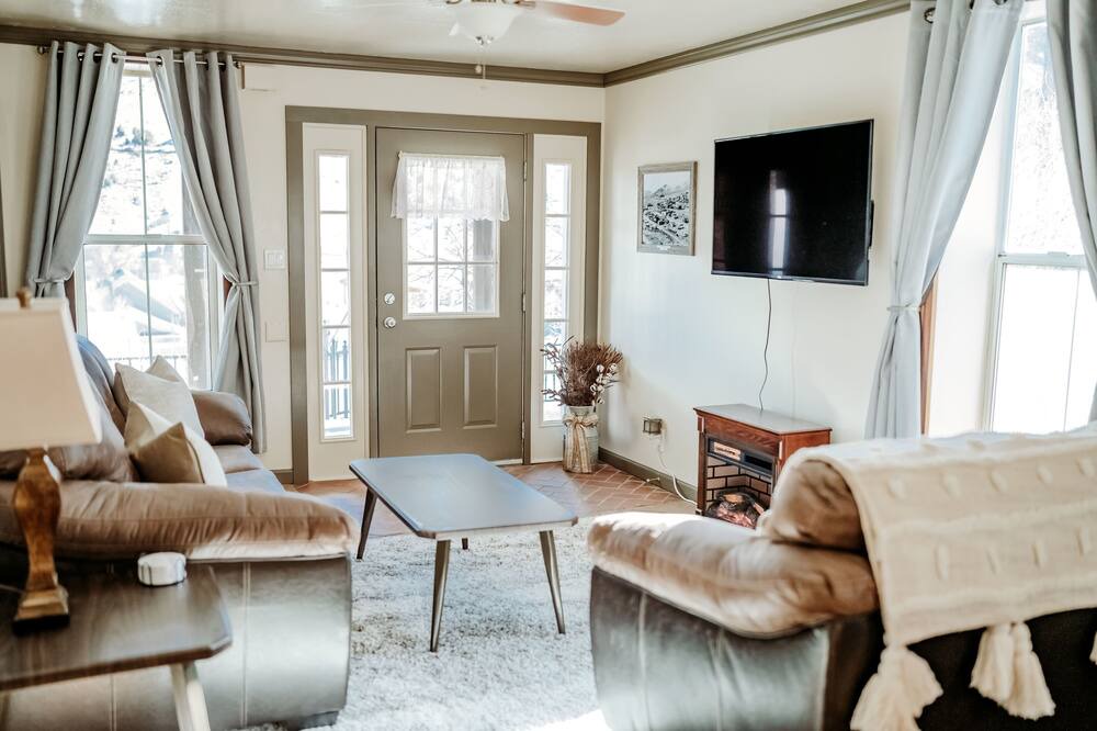 Photo of Livingroom in Eureka