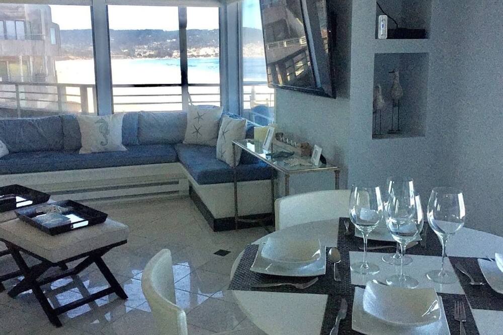 Photo of Livingroom in Monterey