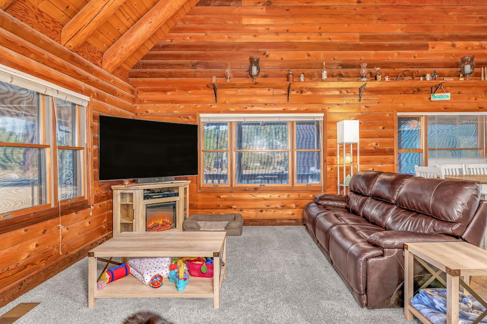 Photo of Livingroom in Coulterville