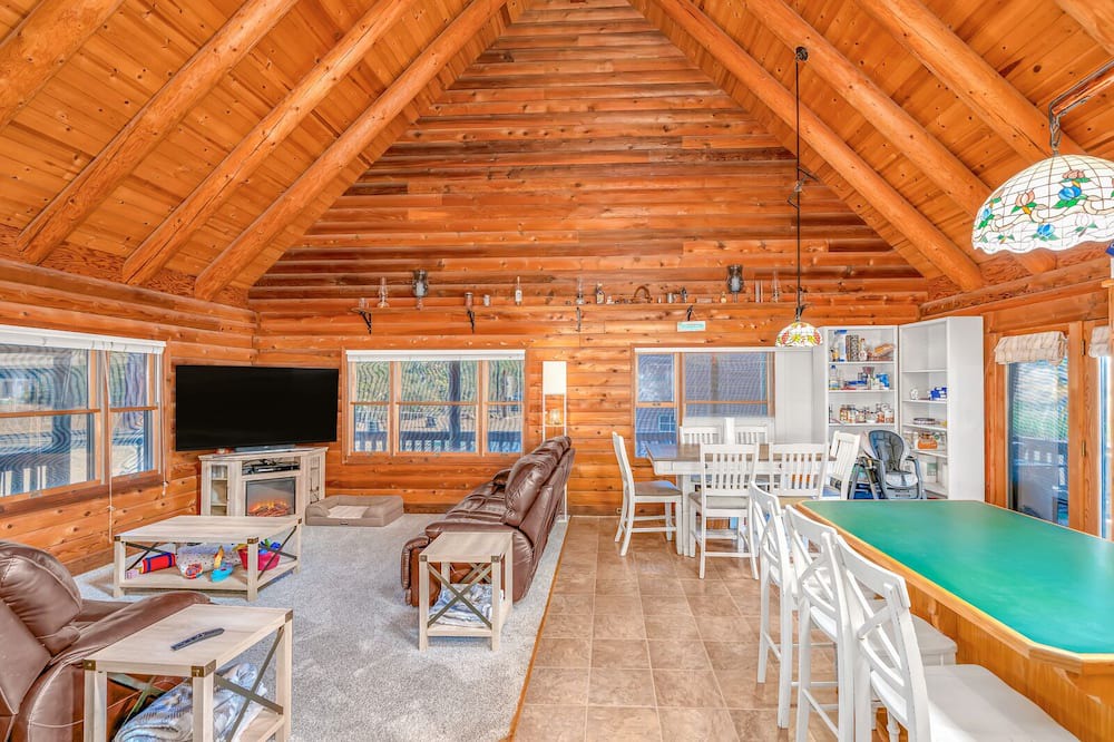 Photo of Livingroom in Coulterville