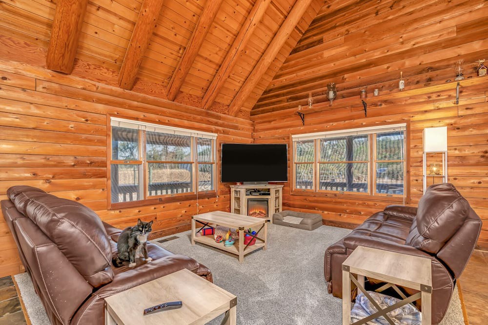 Photo of Livingroom in Coulterville