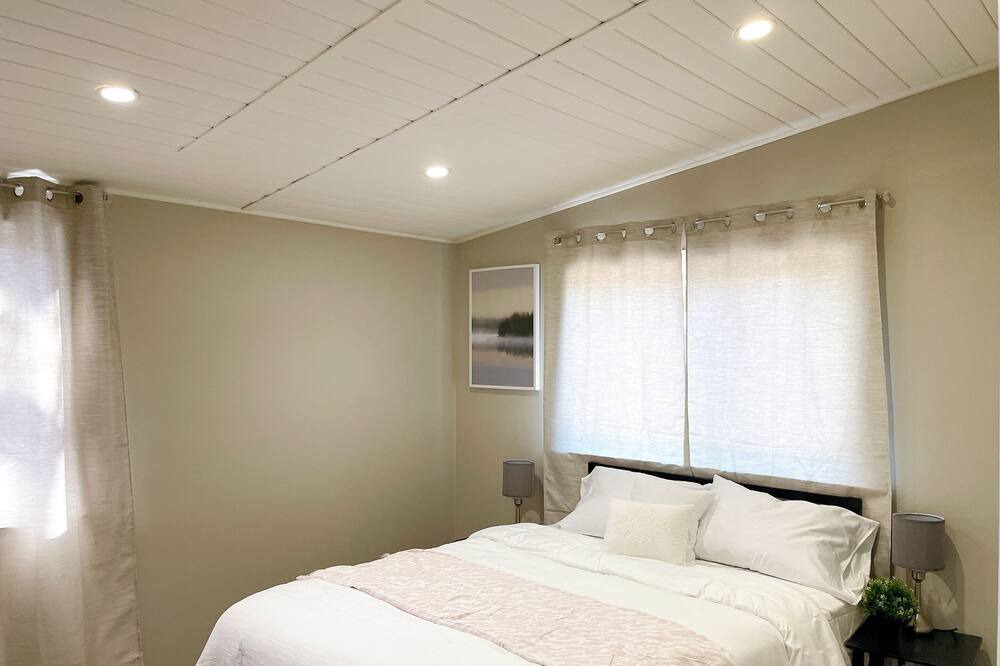 Photo of Bedroom in Rex Manor