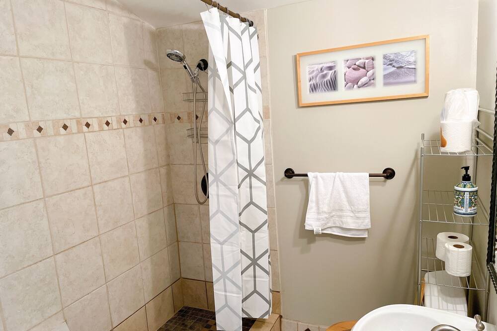 Photo of Bathroom in Rex Manor
