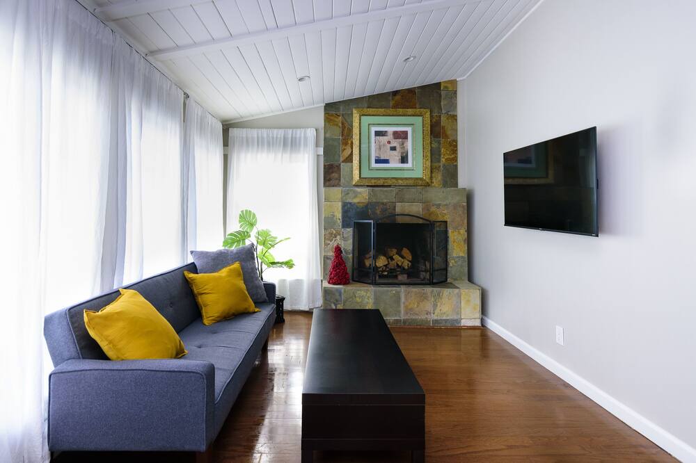 Photo of Livingroom in Rex Manor