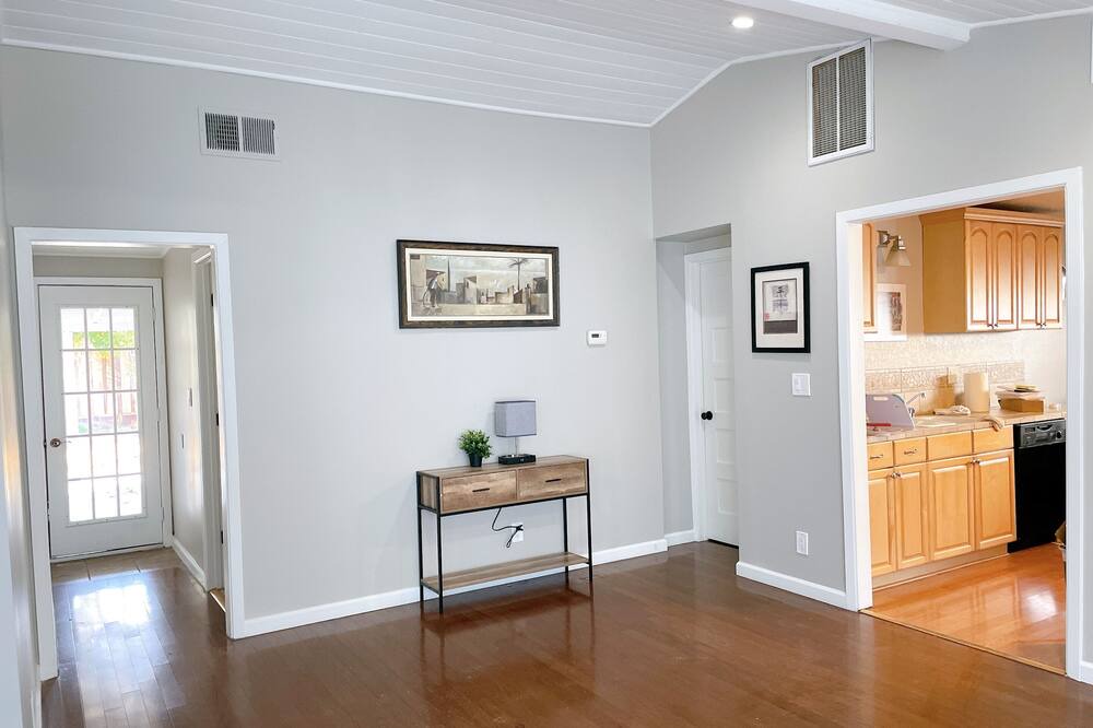 Photo of Livingroom in Rex Manor