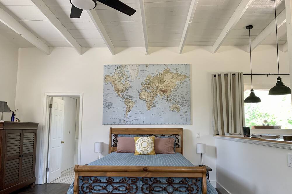 Photo of Bedroom in Lake Hughes