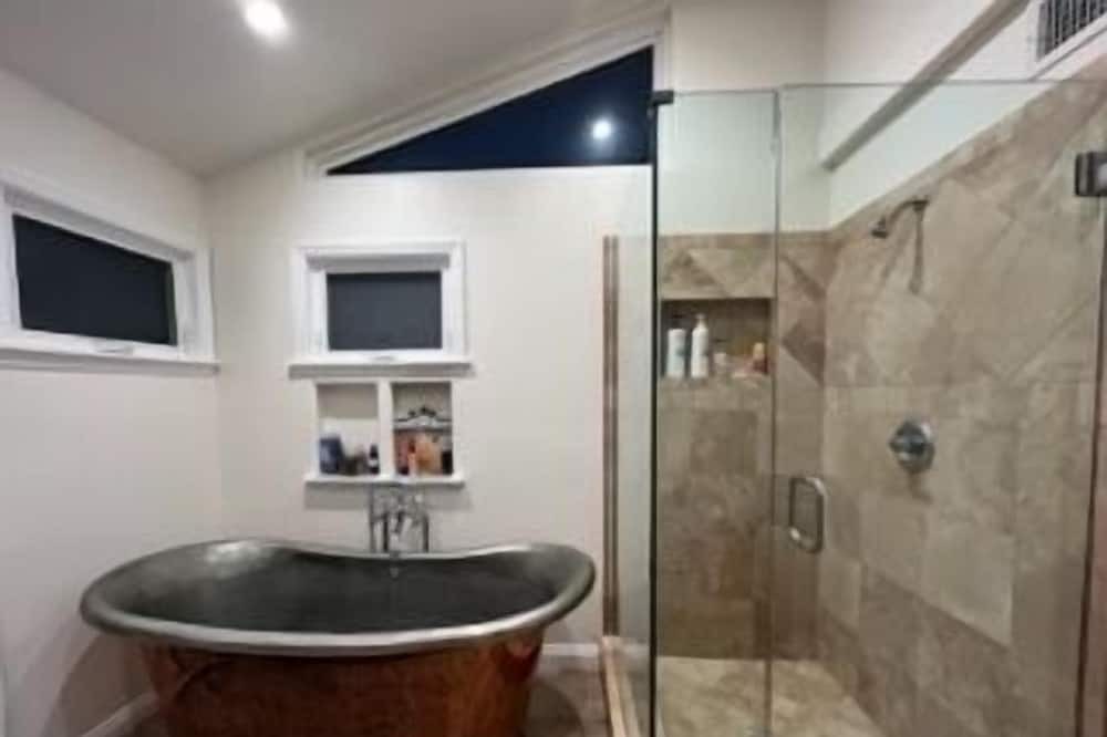 Photo of Bathroom in Park Hill