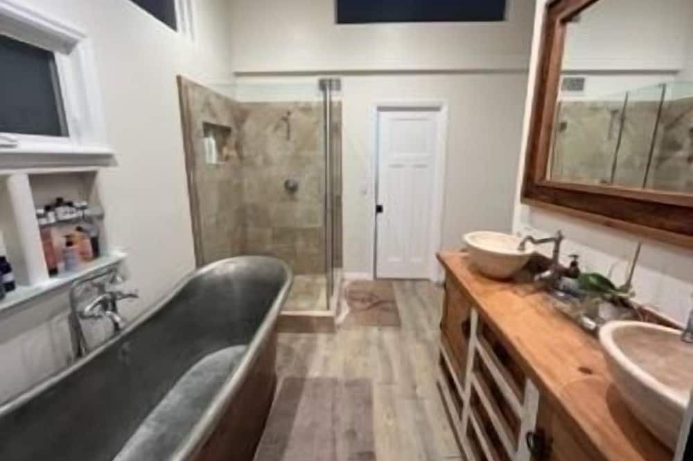 Photo of Bathroom in Park Hill