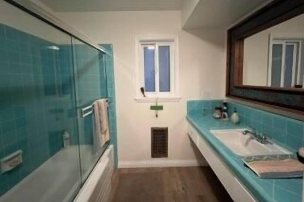 Photo of Bathroom in Park Hill