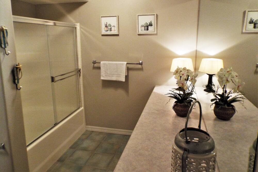 Photo of Bathroom in Oak Shores