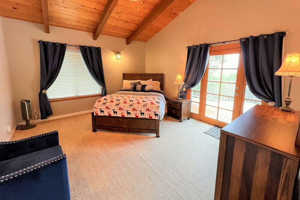 Photo of Bedroom in Coarsegold