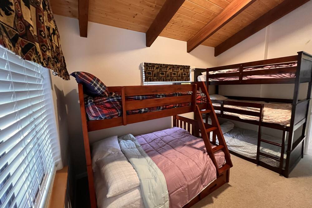 Photo of Bedroom in Coarsegold