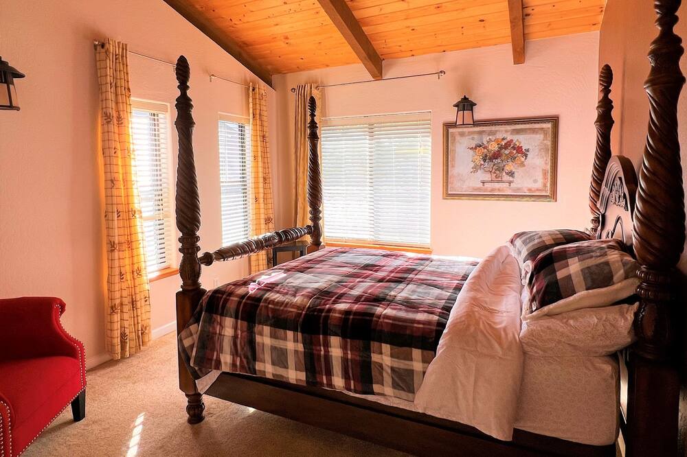 Photo of Bedroom in Coarsegold