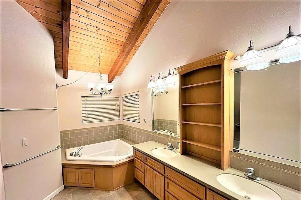 Photo of Bathroom in Coarsegold