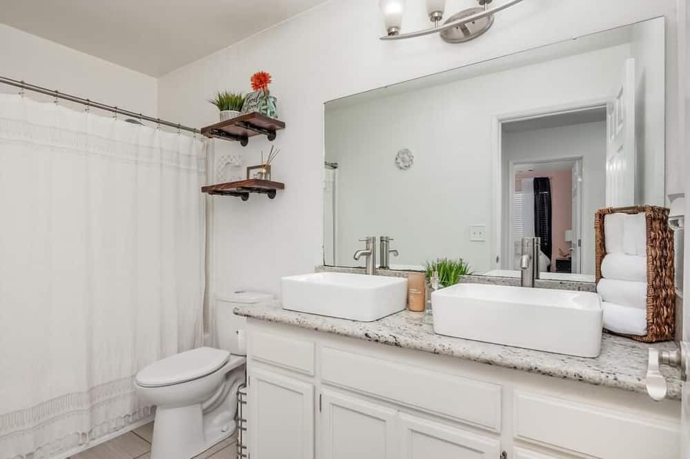 Photo of Bathroom in Lemoore