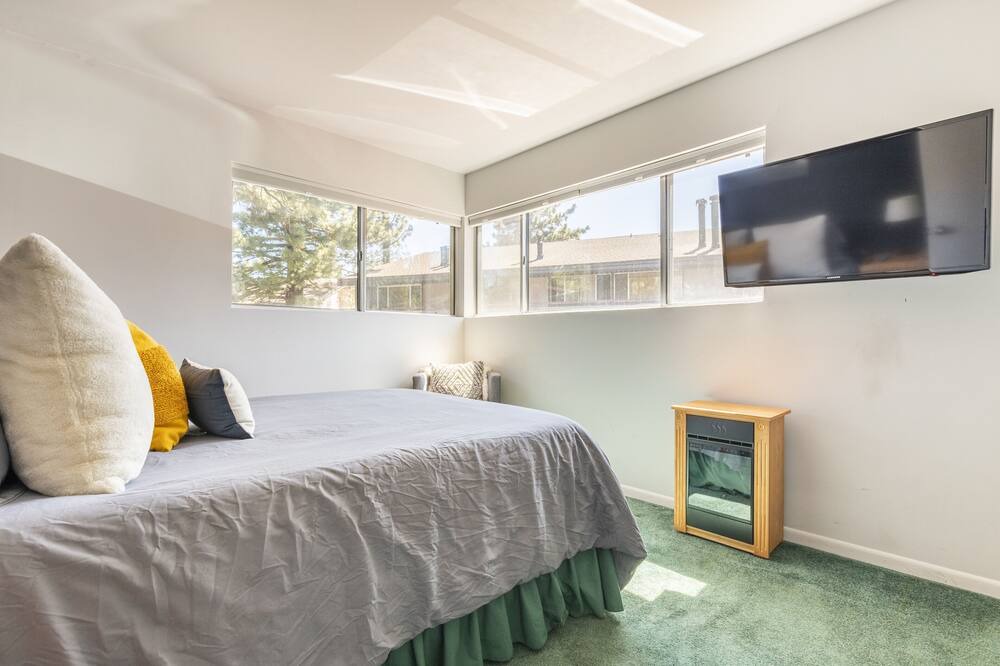 Photo of Bedroom in Mammoth Lakes