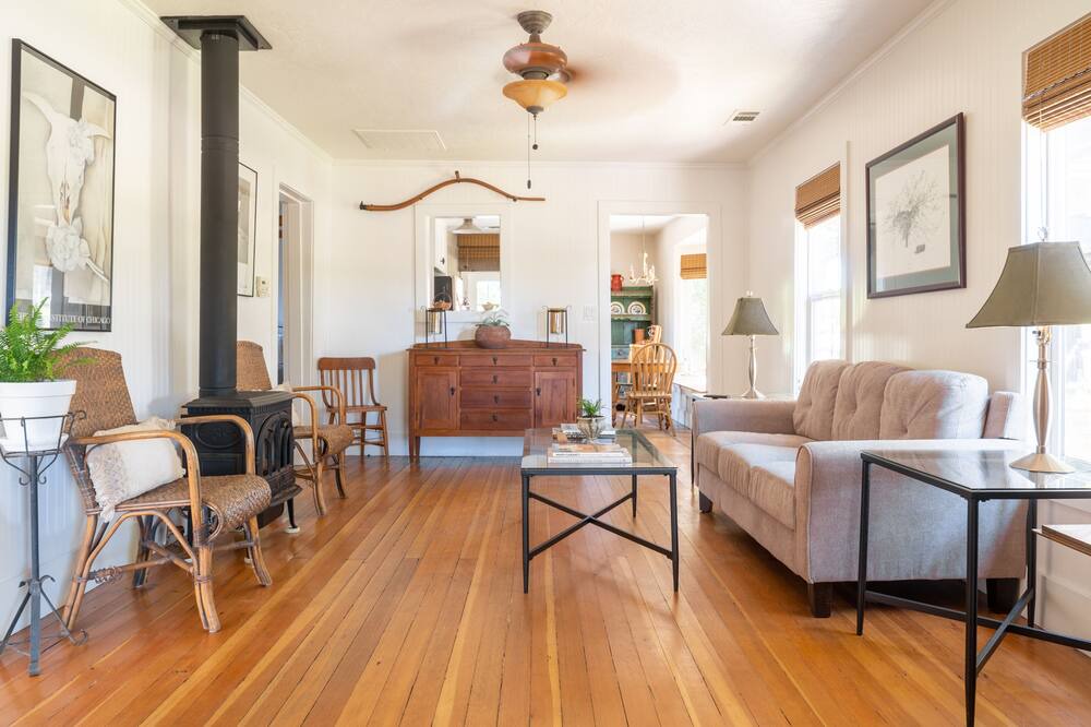 Photo of Livingroom in Victor