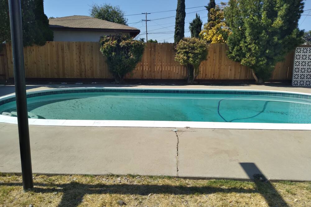 Photo of Outdoor in Raisin