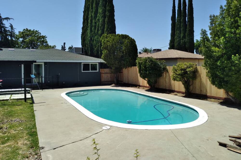 Photo of Outdoor in Raisin