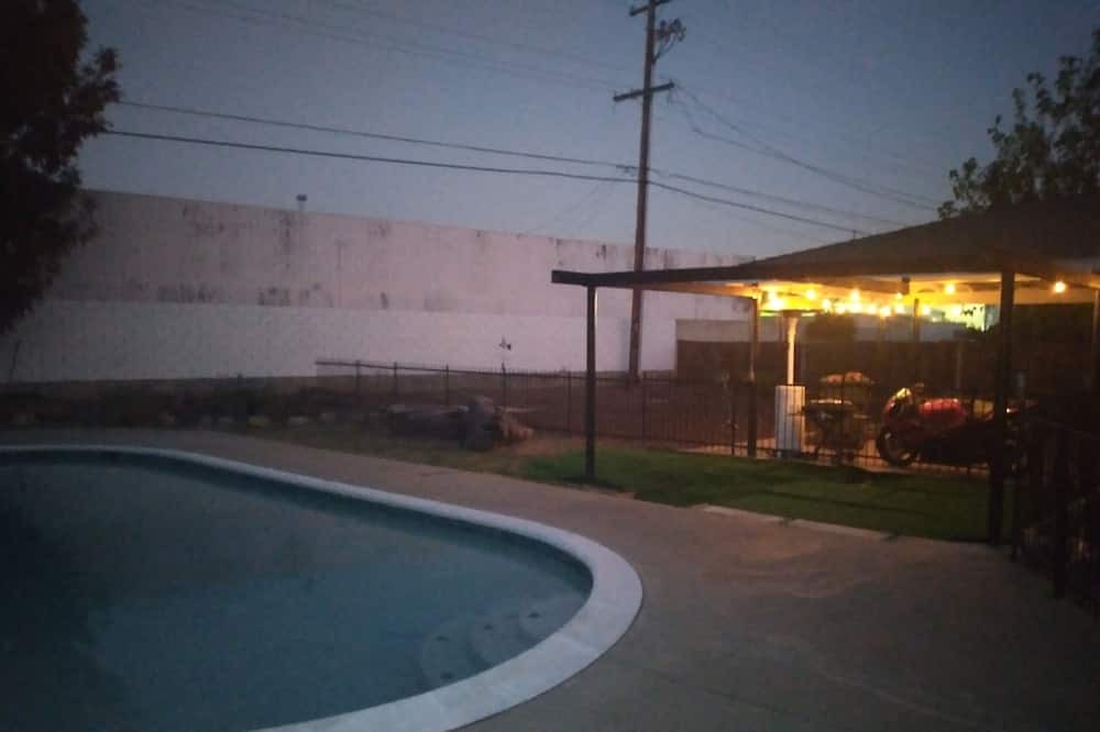 Photo of Outdoor in Raisin