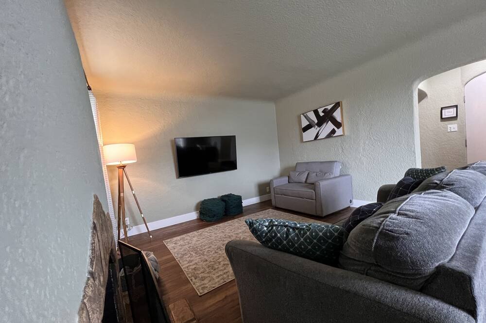 Photo of Livingroom in Tulare
