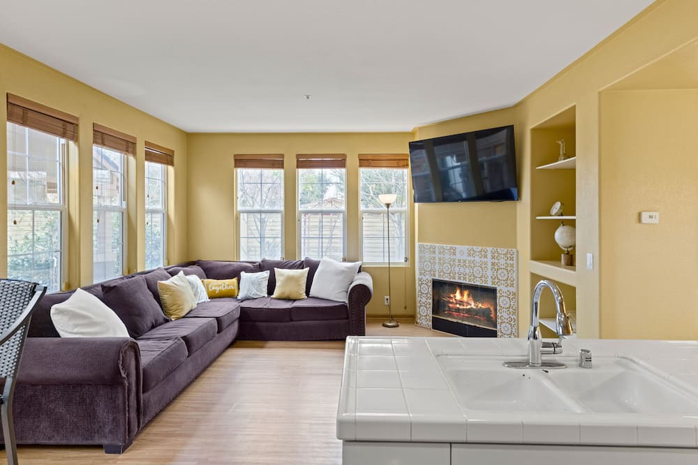 Photo of Livingroom in Salinas